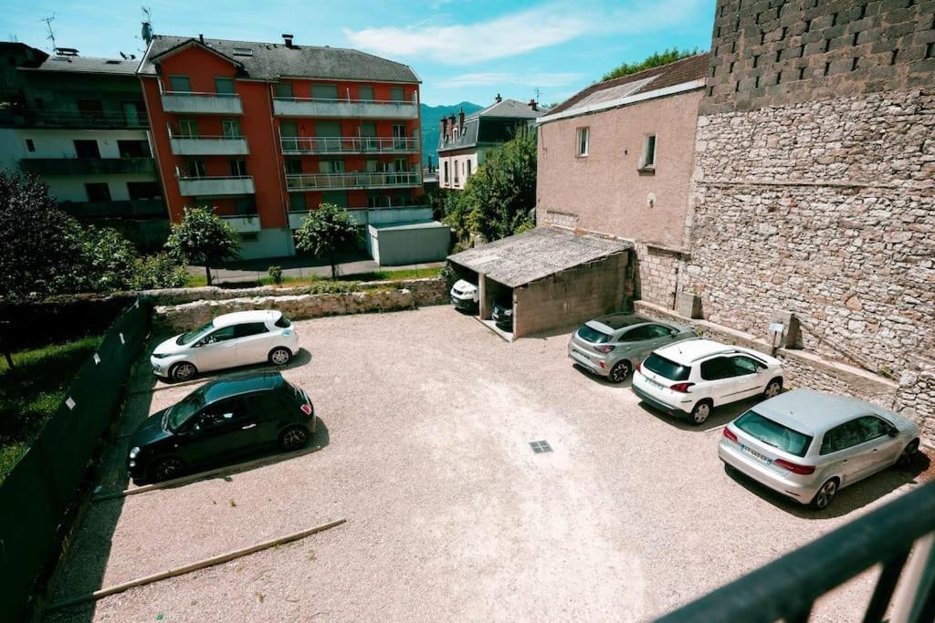 Apartment 5 2 Pieces Avec Parking *